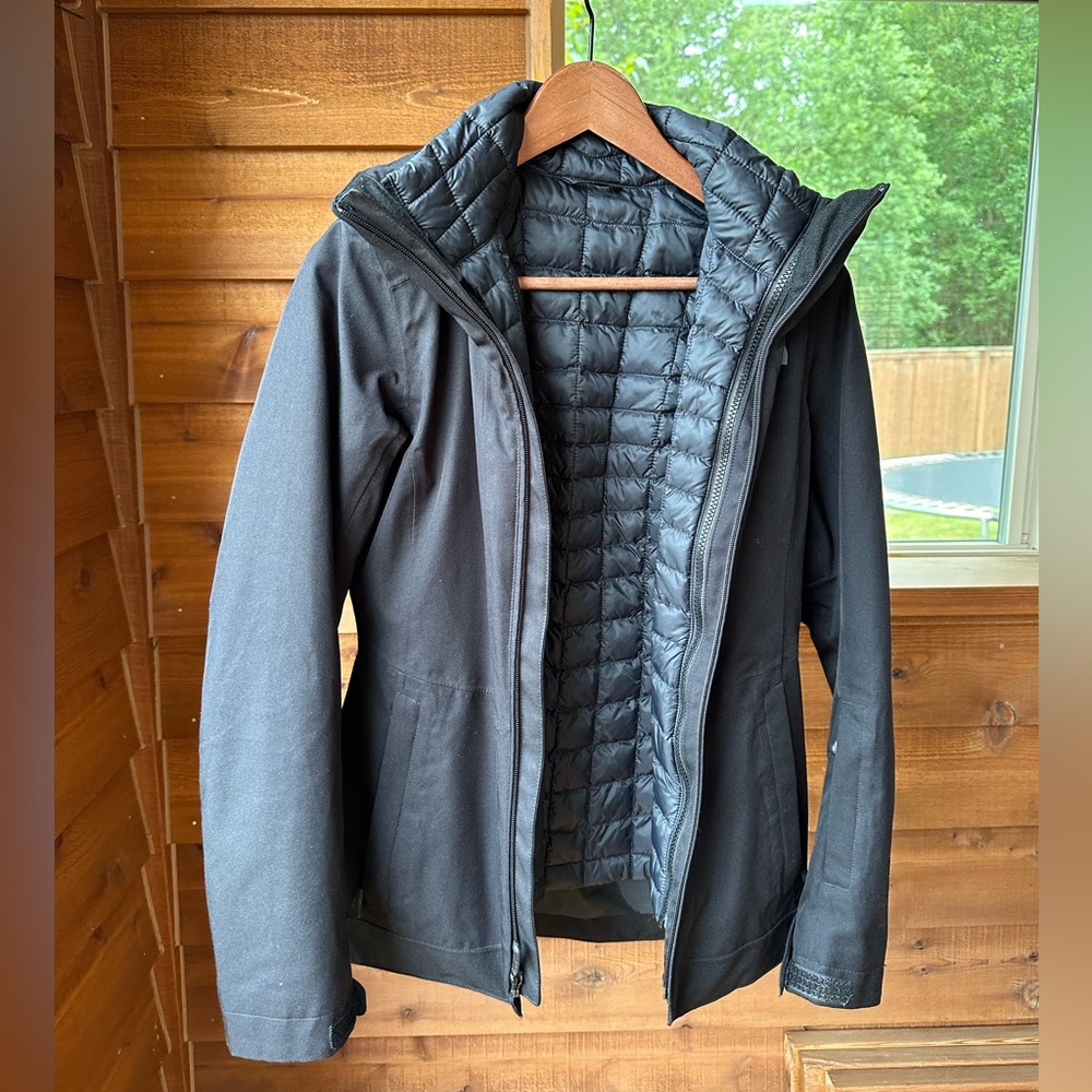 North Face Black Jacket; Detachable. SX.